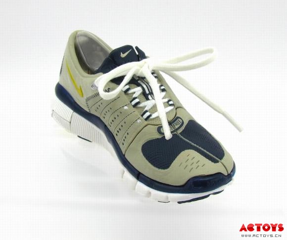 擎天柱（Nike Free 7.0海洋色版）