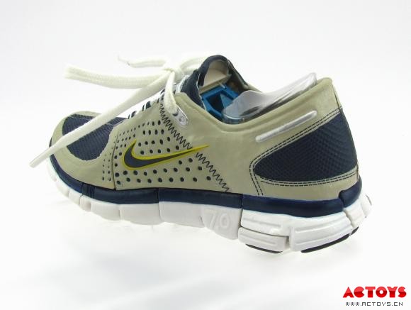 擎天柱（Nike Free 7.0海洋色版）