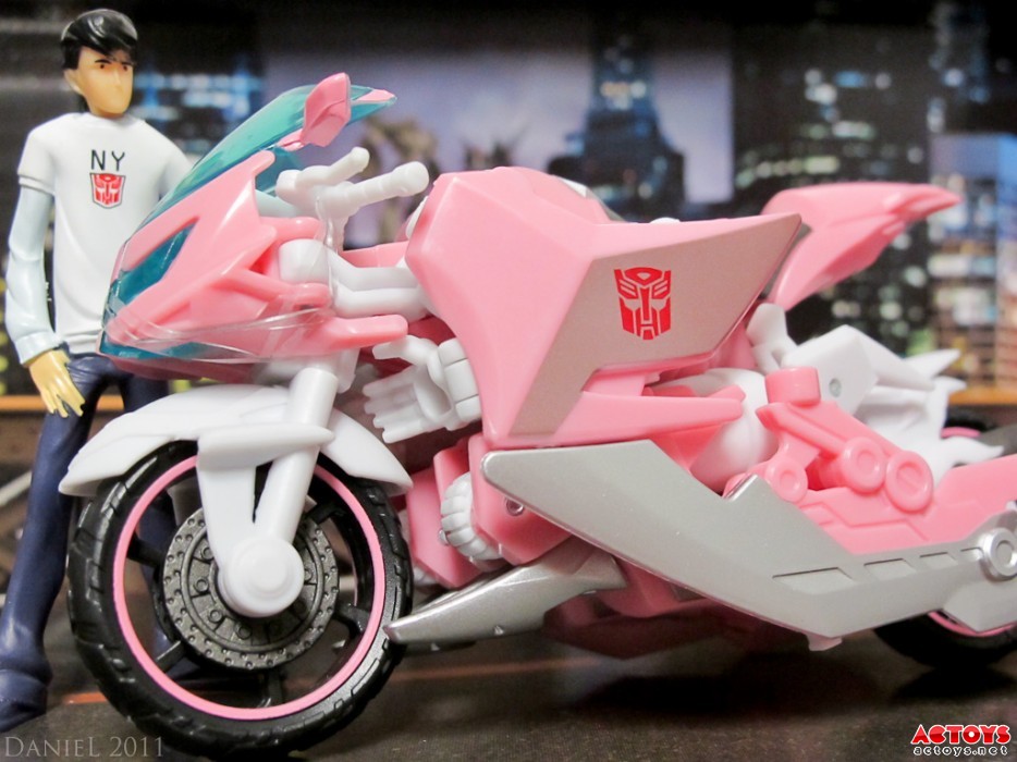 变形金刚,纽约玩具展,NYCC 2011,展会限定版玩具,领袖之证,PRIME,大黄蜂,阿尔茜,杰克,拉夫,Bumblebee,Arcee