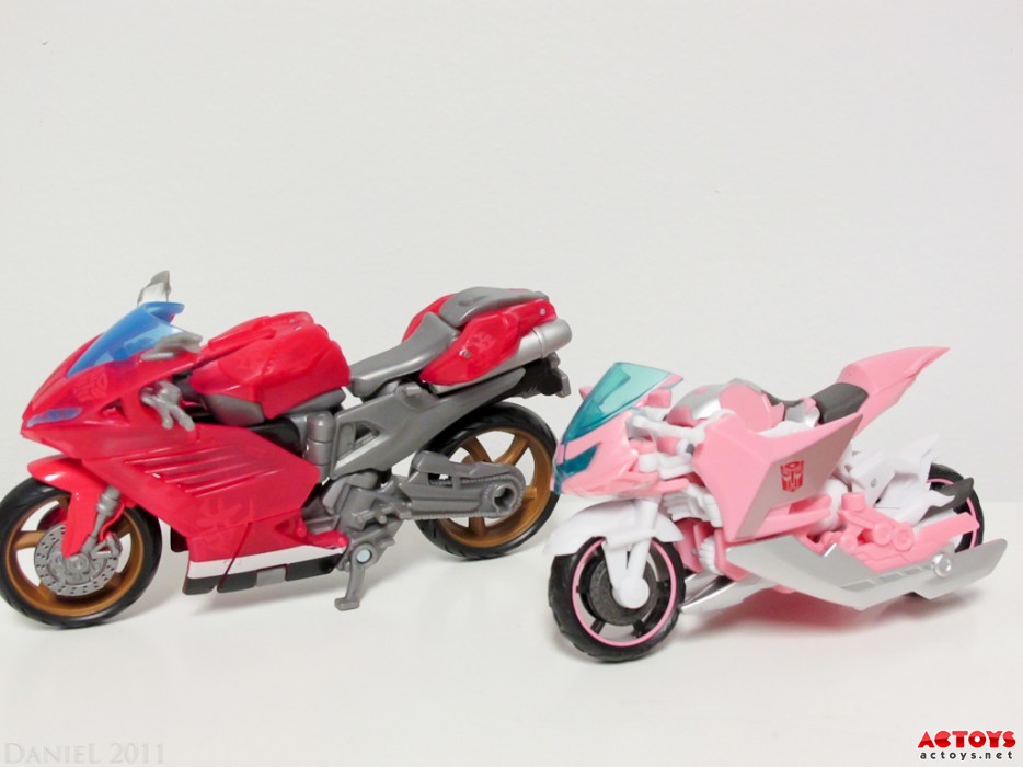 变形金刚,纽约玩具展,NYCC 2011,展会限定版玩具,领袖之证,PRIME,大黄蜂,阿尔茜,杰克,拉夫,Bumblebee,Arcee