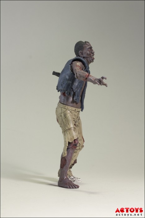 ZOMBIE ROAMER