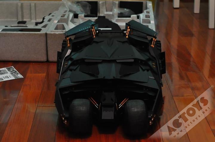 蝙蝠车 HOTTOYS