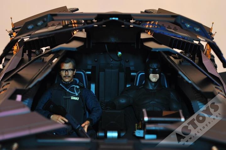 蝙蝠车 HOTTOYS