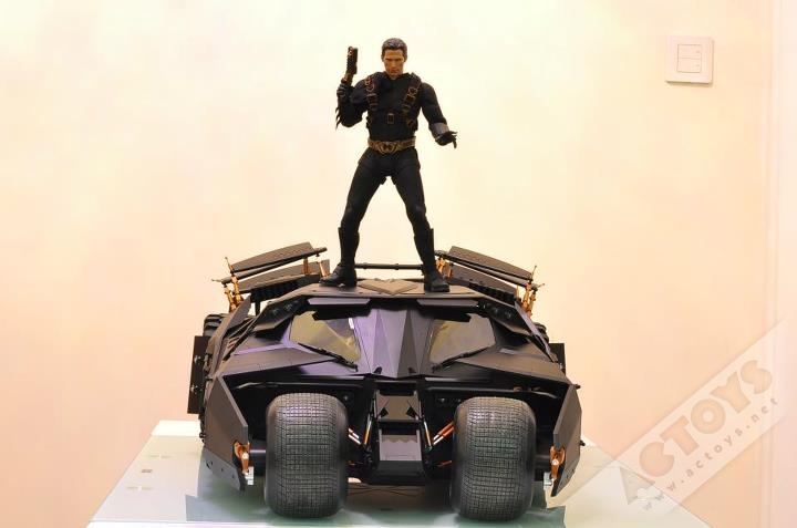 蝙蝠车 HOTTOYS