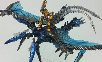 TAKARATOMY 《变形金刚4：绝迹重生》 钢鞭X大黄蜂